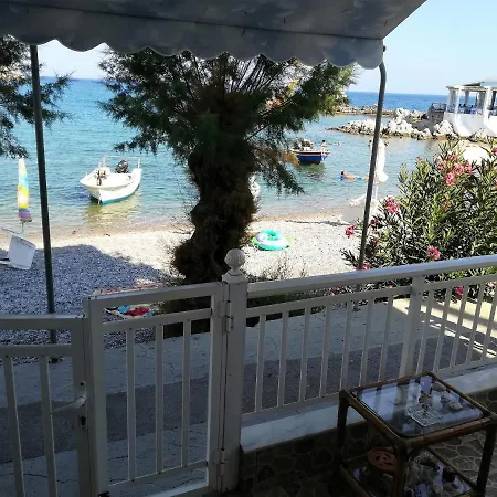 Holiday home Stamatia's House Haraki